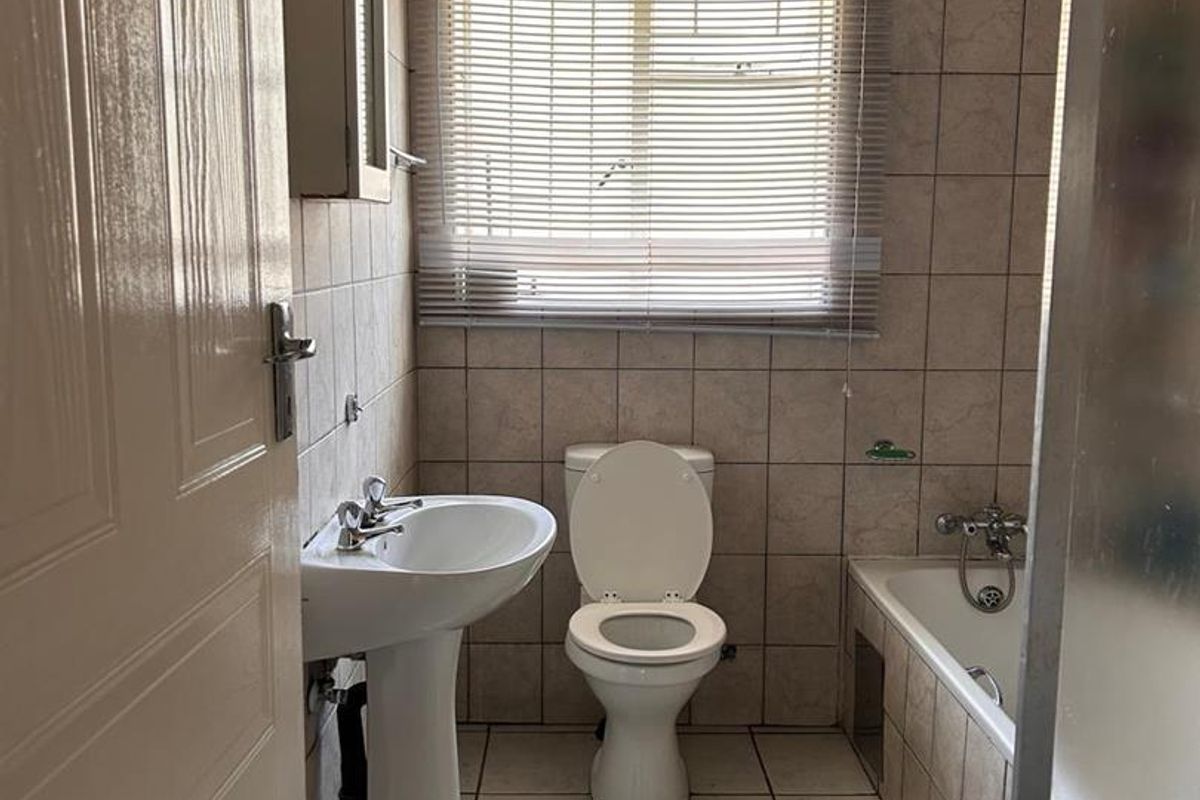 Two bedroomed ground floor apartment for sale in Comet Boksburg - Photo 5