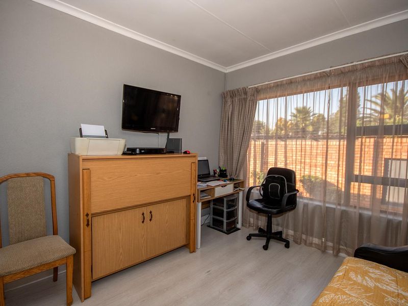 Stunning 3 bedroom simplex for rent - Photo 10