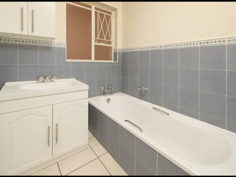 Modern 2-Bed, 1-Bath Apartment for Comfortable Living - Photo 4