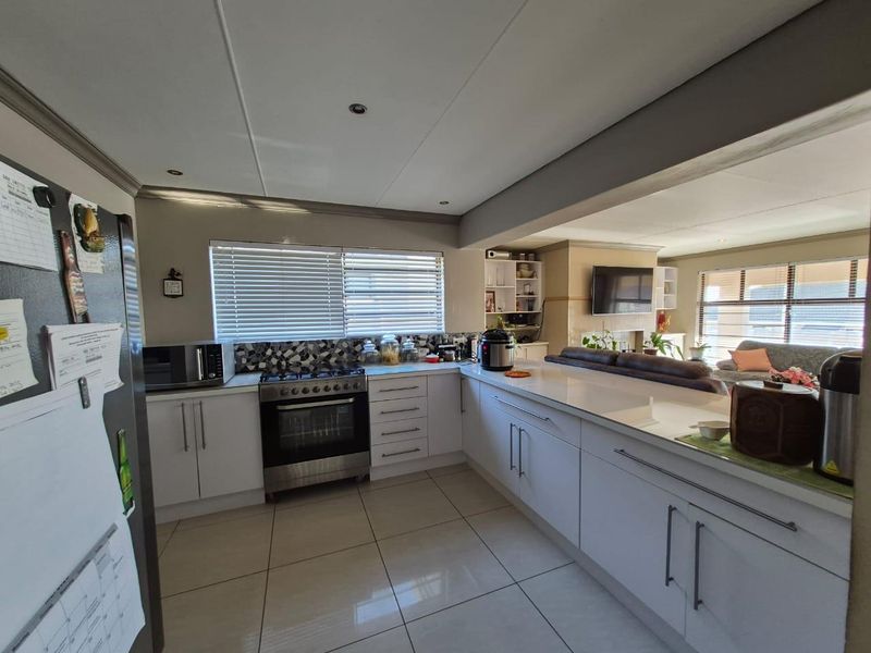 Lovely 3 bedroom home for sale in Reebok, Groot Brak River - Photo 5