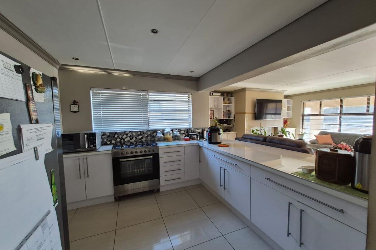 Lovely 3 bedroom home for sale in Reebok, Groot Brak River - Photo 5