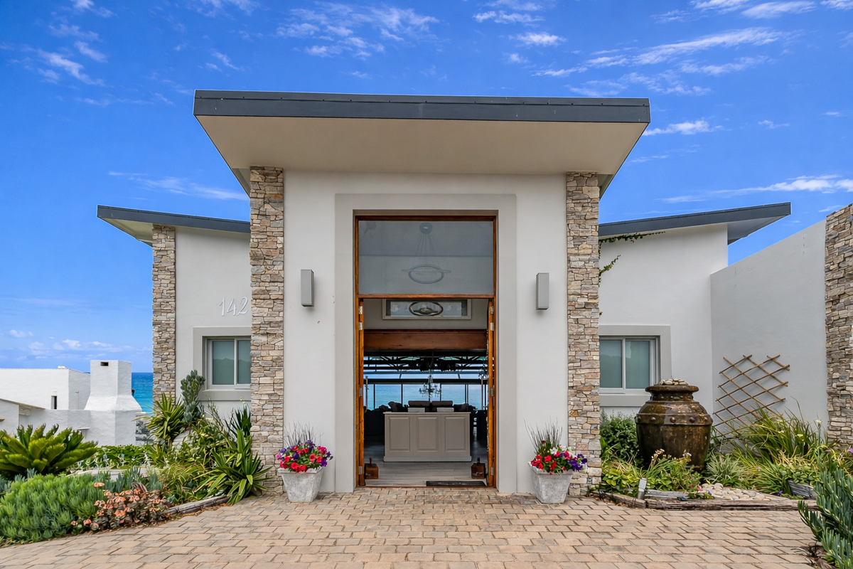 Beachfront Home on sandy shores - A Coastal Gem - Photo 4