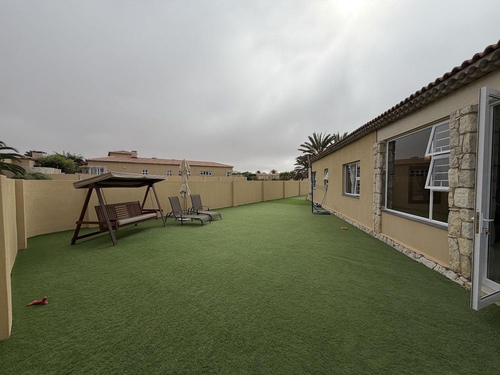 Outside Garden with imitation lawn