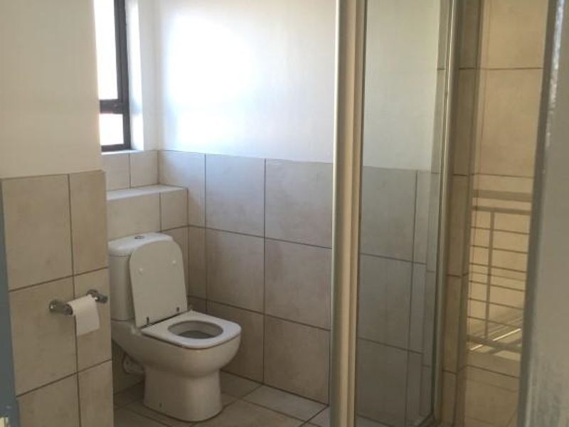 2 BEDROOM PENTHOUSE APARTMENT FOR SALE IN SUNNINGHILL. - Photo 7