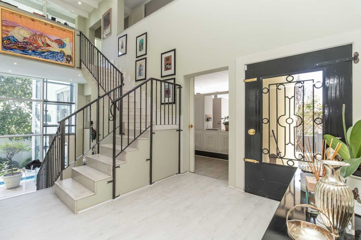 "Luxury Meets Innovation: Where Luxury and Comfort Unite" - Photo 4