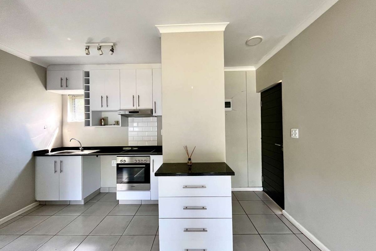 Stylish 1-Bed Garden Apartment in Sought-After The Woods Estate - Photo 4