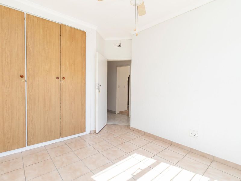 SPACIOUS 3-BEDROOM TOWNHOUSE IN A SECURE COMPLEX. - Photo 7