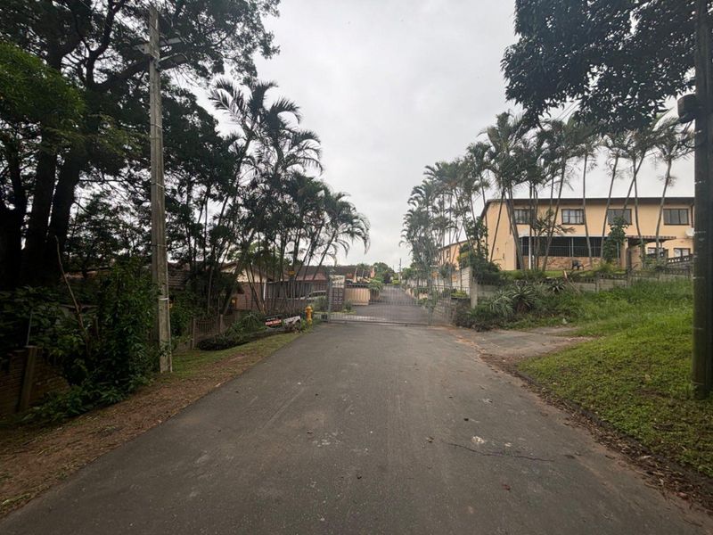 Modern 3 Bedroom Duplex in Secure Gated Complex | Pet-Friendly Living - Photo 4