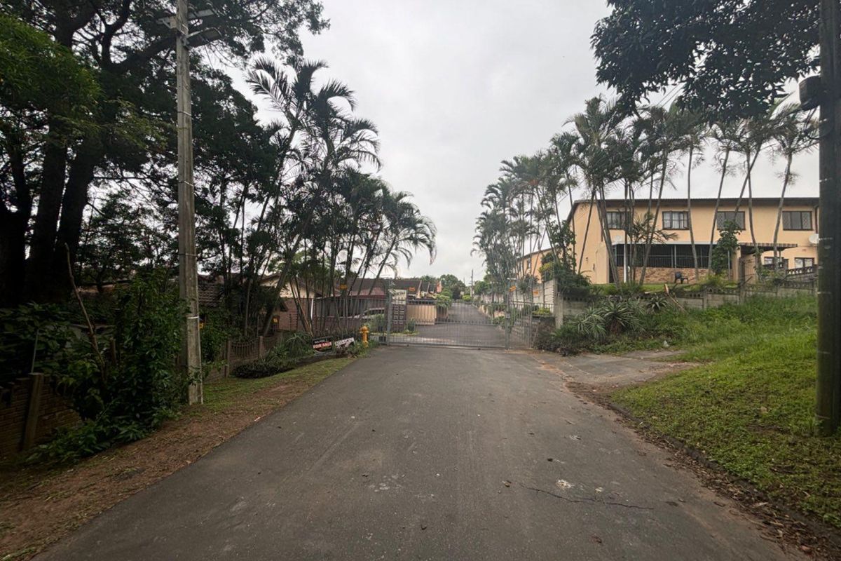 Modern 3 Bedroom Duplex in Secure Gated Complex | Pet-Friendly Living - Photo 4