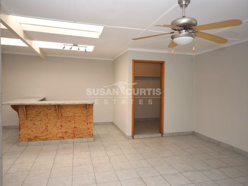 Family house with a braai room. - Photo 9