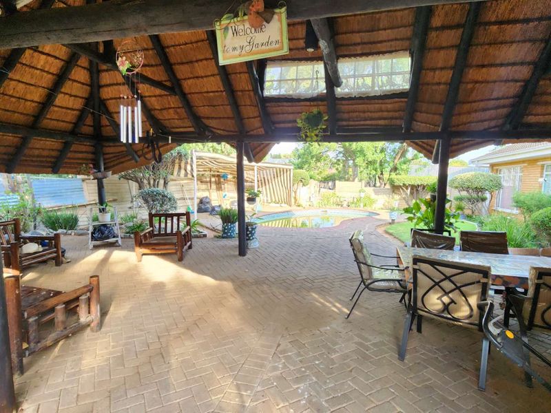 Sensational Suburban Sanctuary - Photo 9