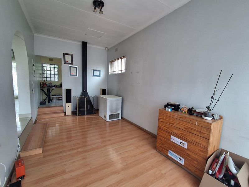 FAMILY HOME WITH FLATLET - BRACKENDOWNS - Photo 9