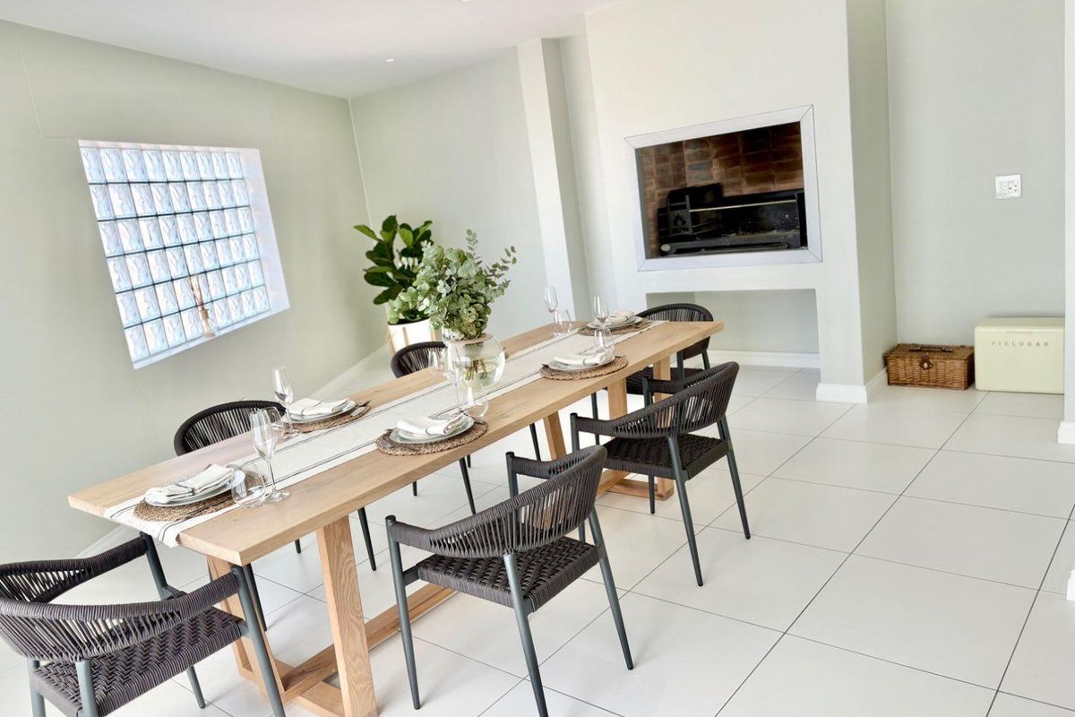 3 Bedrooms Fully Furnished Townhouse To Rent in Long Beach - Photo 5