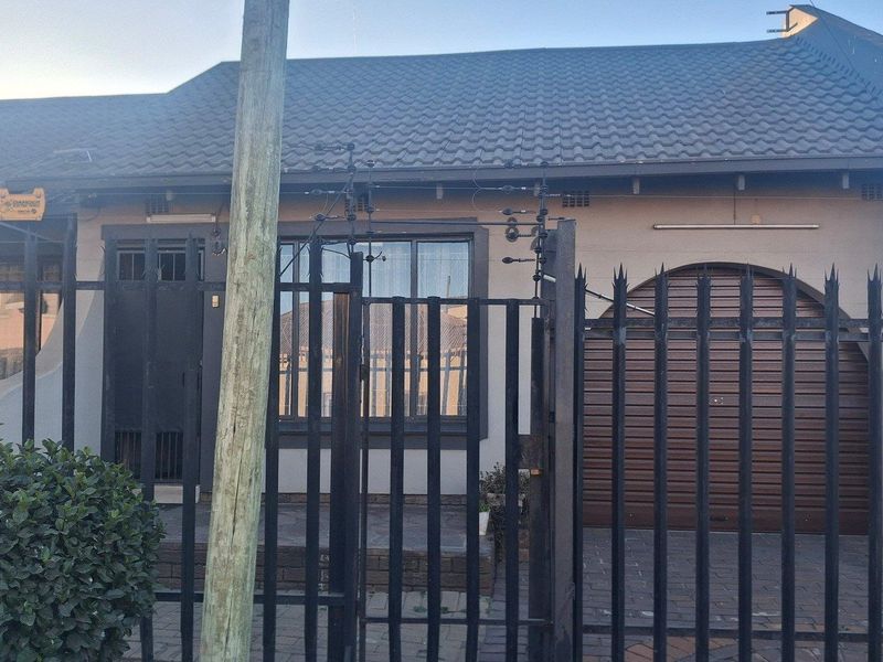 Immaculate 3 bedroom home - Photo 6
