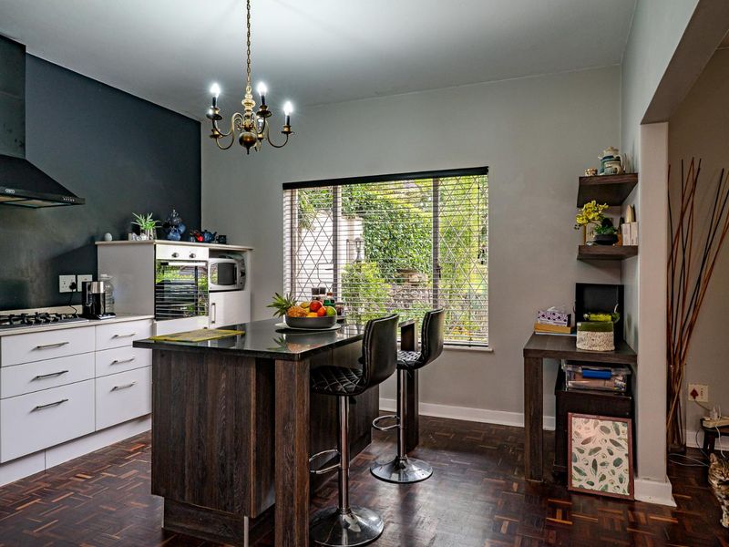 SPACIOUS DUPLEX LIVING IN SOUGHT-AFTER GILLITTS - Photo 10