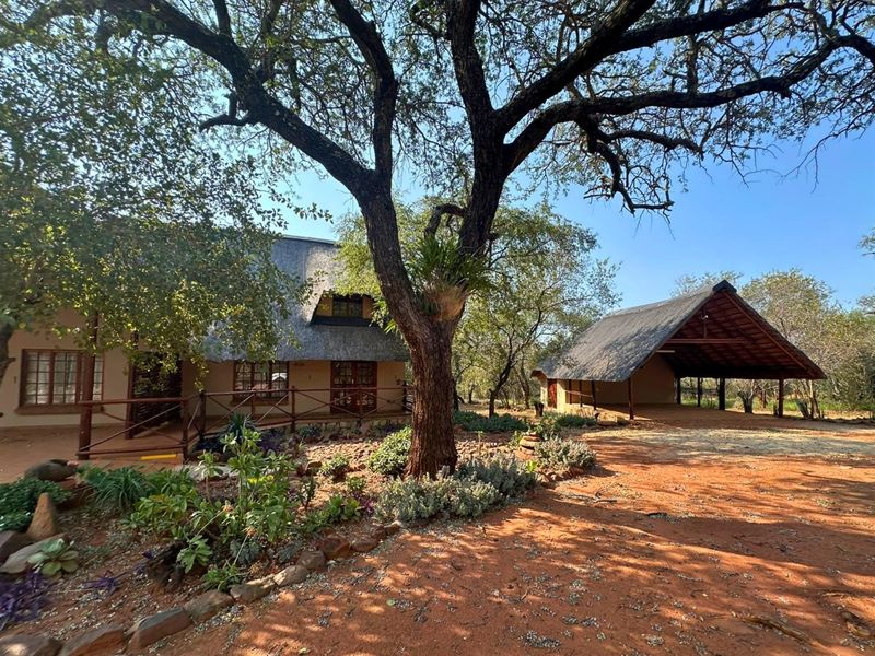 Charming Thatched Home in Canyon Game Reserve - Photo 4