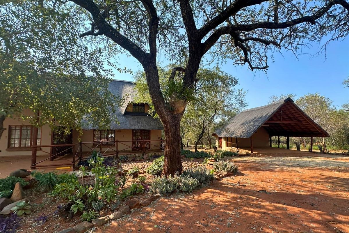 Charming Thatched Home in Canyon Game Reserve - Photo 4