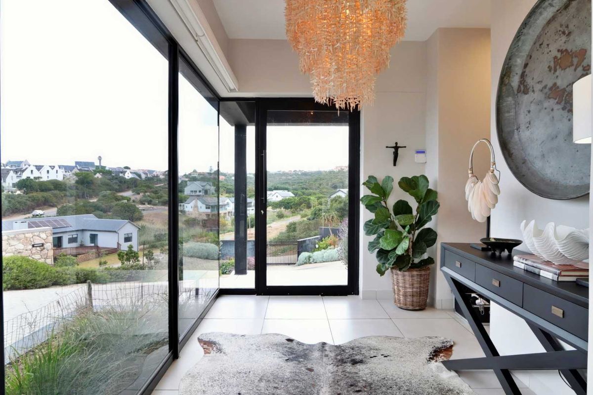 Architectural Masterpiece with Breathtaking River and Ocean Views – Stilbaai West - Photo 2