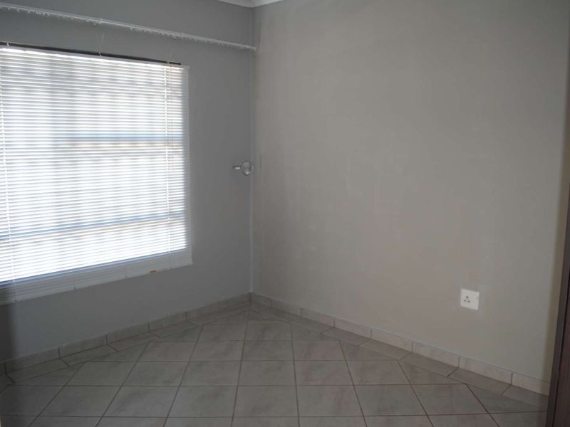 Lovely Cozy Townhouse 2 Bedroom with Garage and Carport - Photo 10