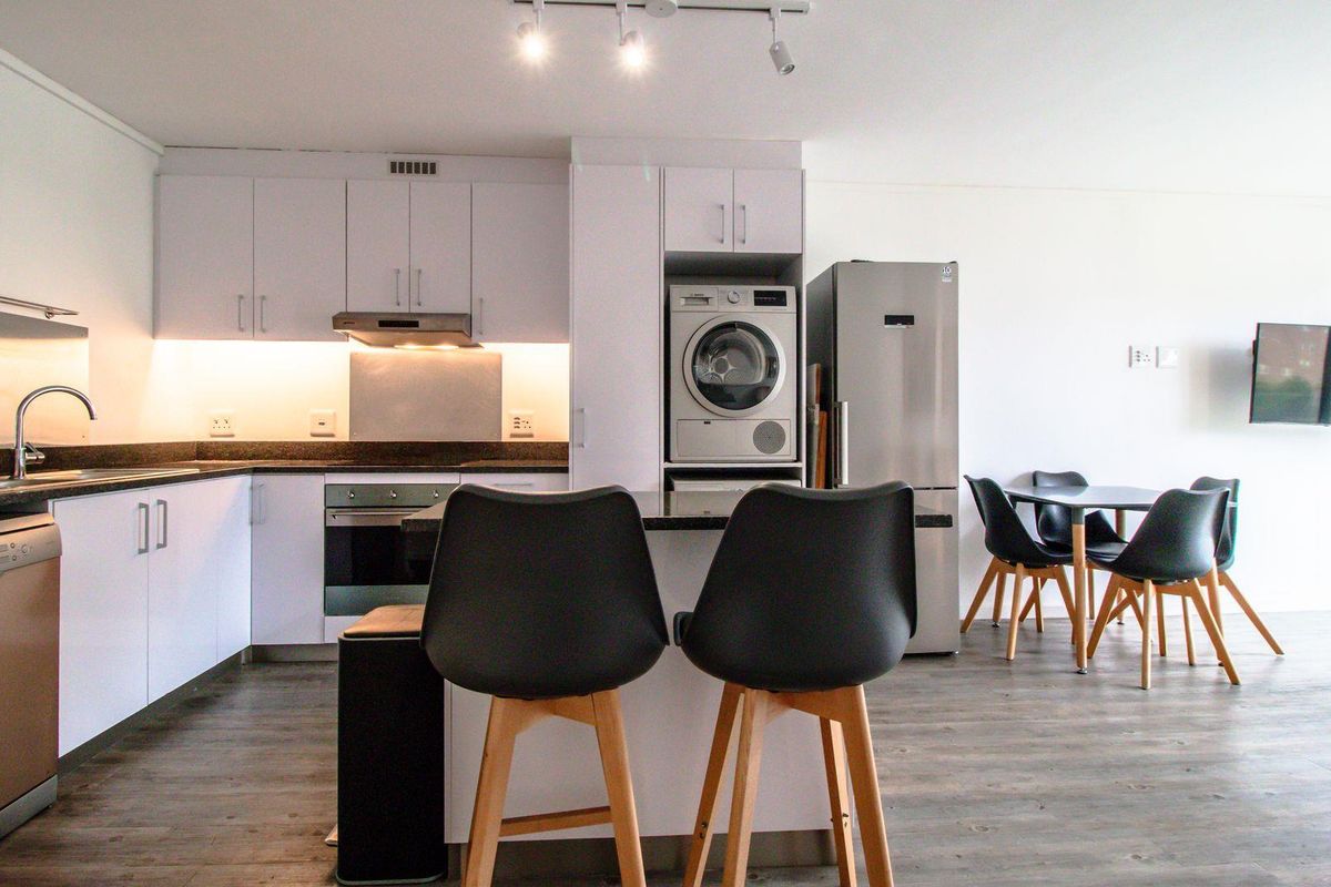 Further Reduced: Fully Furnished Investment Dream. - Photo 2