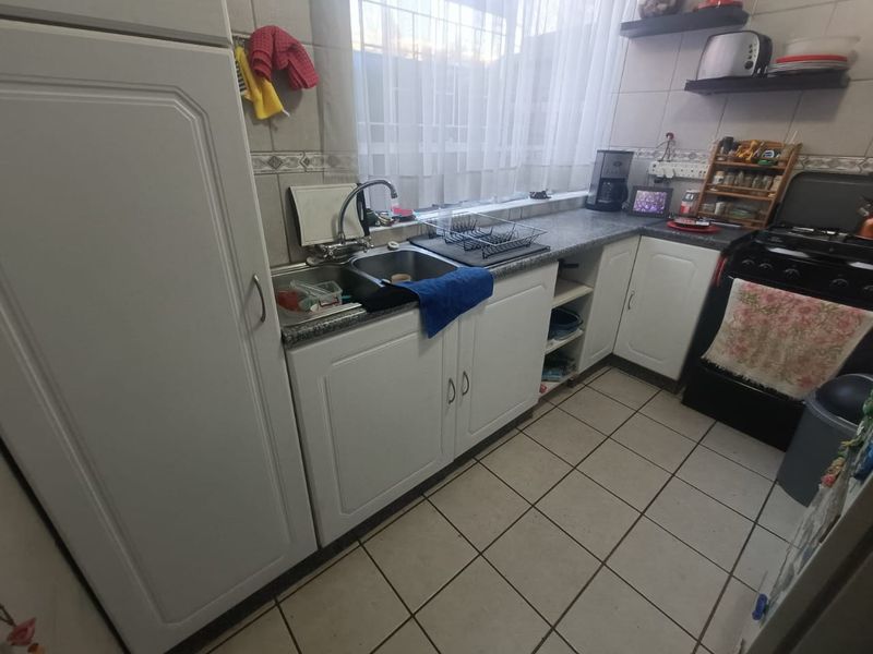 Spacious Duplex for Sale in Established Area of Lyttelton Manor - Photo 3