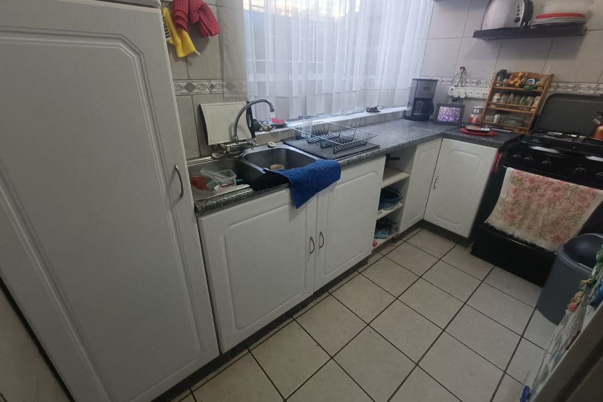 Spacious Duplex for Sale in Established Area of Lyttelton Manor - Photo 3