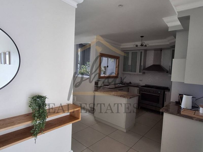 Beautiful Seafront Property - Stunning Sea Views!!! - Photo 5