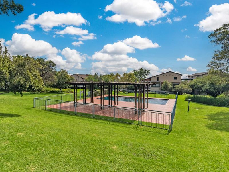 Ground floor gem - Golf course views Await! - Photo 2