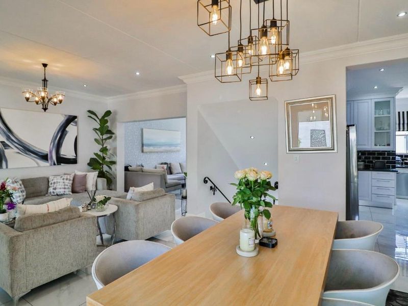 Where Timeless English Elegance Meets Modern Luxury. - Photo 8