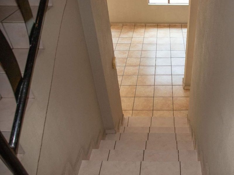 Exceptional Duplex 3 Bedroom Townhouse for Sale - Comfort-  Stylish - Photo 9