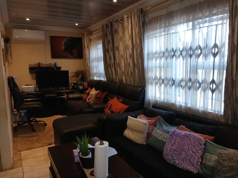 Endless Possibilities: Customize Your Dream Space! - Photo 10