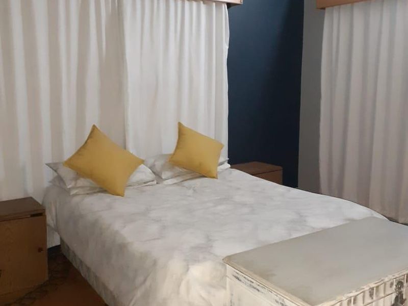 Meticulously cared for family home in an established neighbourhood. - Photo 10