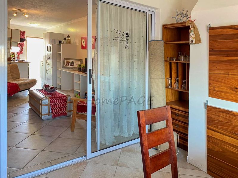 Long Beach, Walvis Bay:  Furnished Bachelor Unit is for Sale - Photo 7