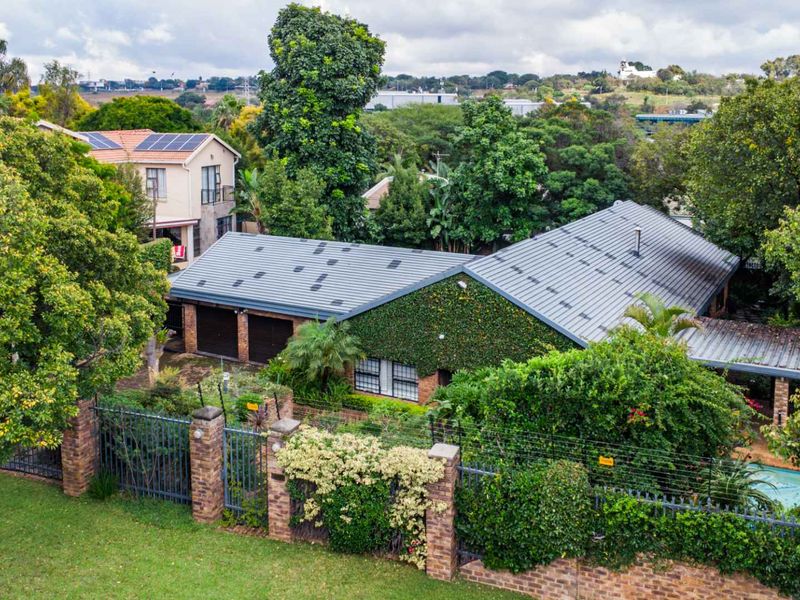 4 Bedroom Beauty For Sale in Erasmuskloof - Photo 2