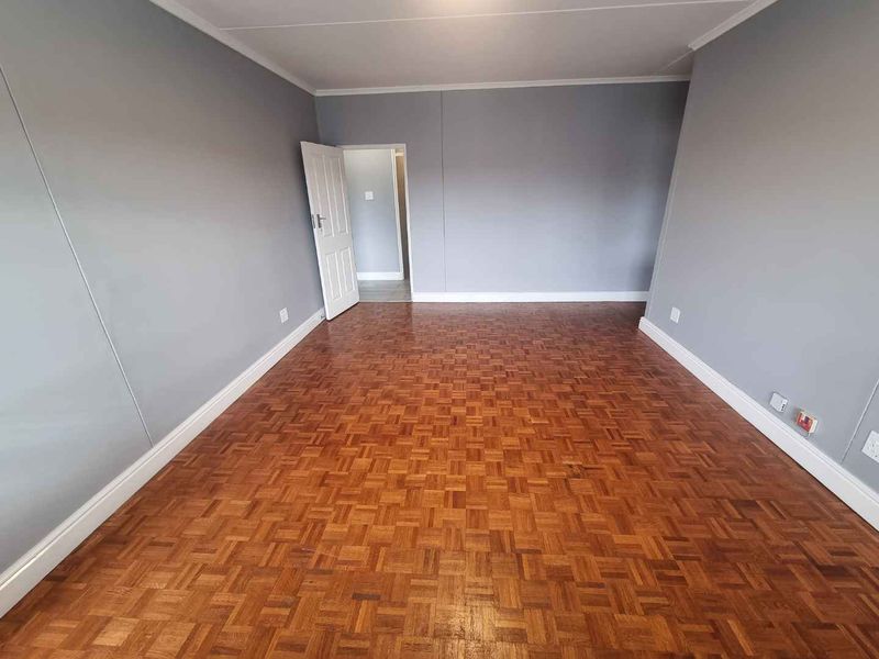 Unfurnished 2-Bedroom Apartment To Rent in Claremont - Photo 6