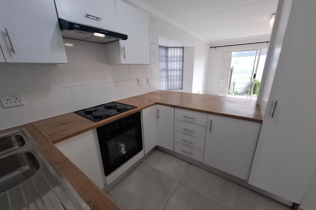Renovated 2 bedroom apartment with garden - Photo 2