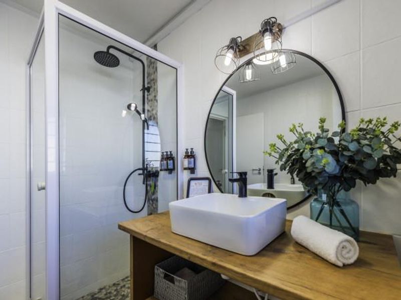 Beautiful Fully Furnished Apartment Close to the Beach & Mole - Photo 5