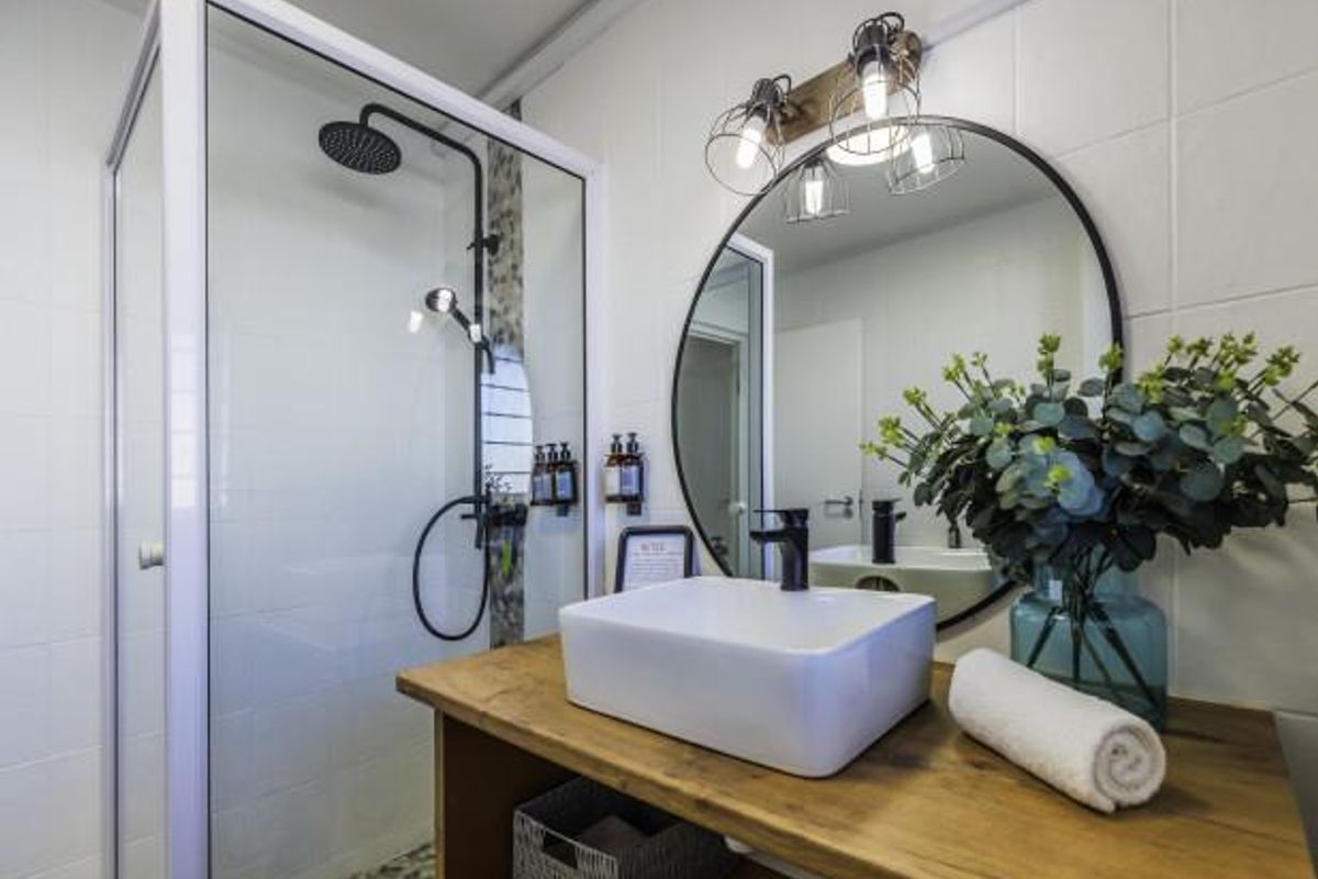 Beautiful Fully Furnished Apartment Close to the Beach & Mole - Photo 5