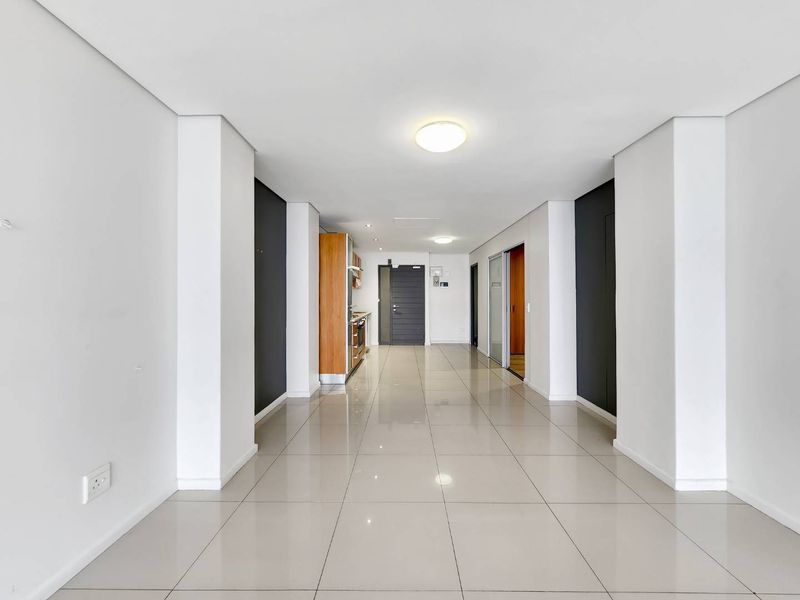 3 Bedroom Apartment in Greenmarket Place - Photo 3