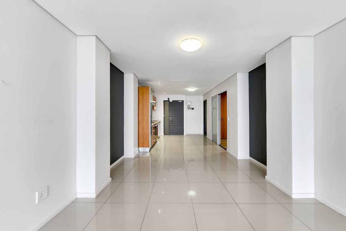 3 Bedroom Apartment in Greenmarket Place - Photo 3