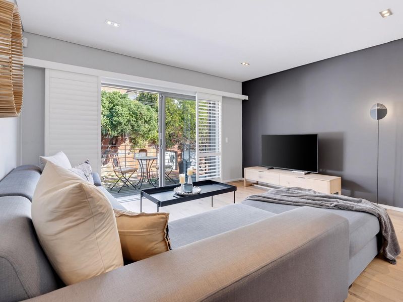 High-End Turnkey Airbnb Investment in One of Cape Town's Most Sought-After Neighbourhoods - Photo 3