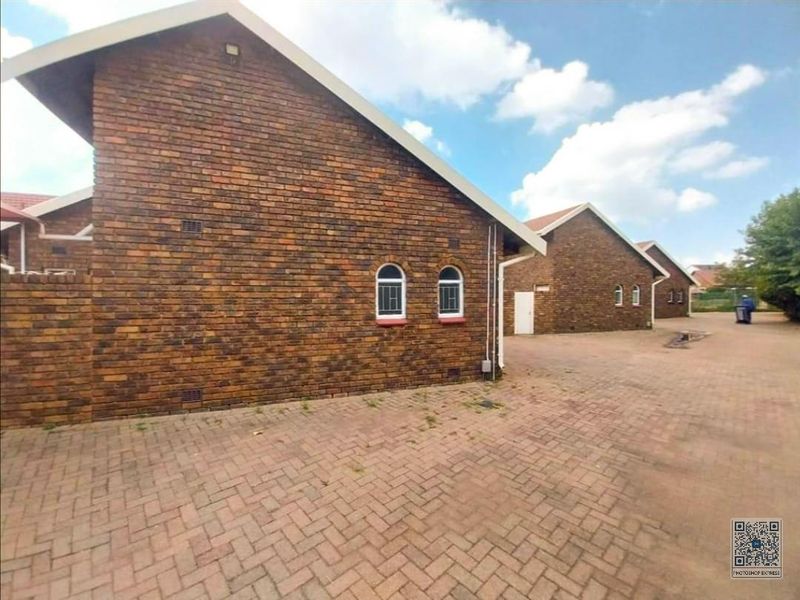 3 Bedroom House In Marbela Complex Birchleigh North - Photo 10