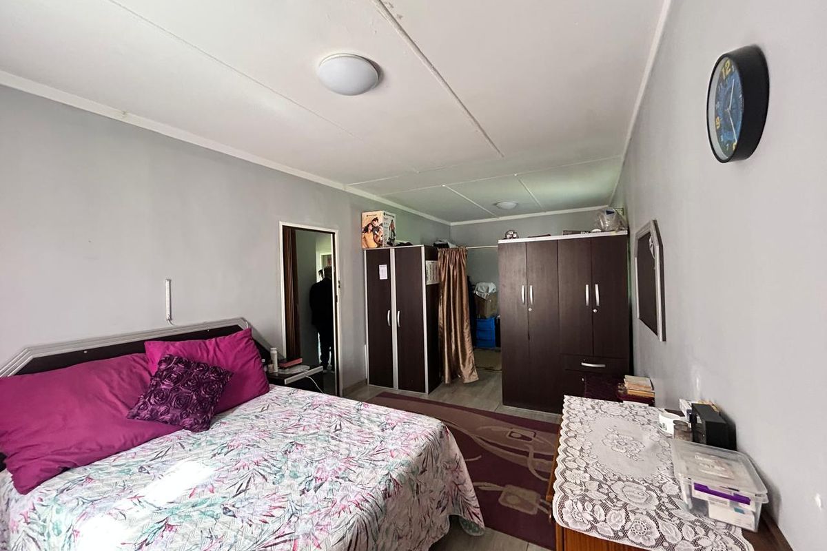 Beautiful Family Home - Photo 4