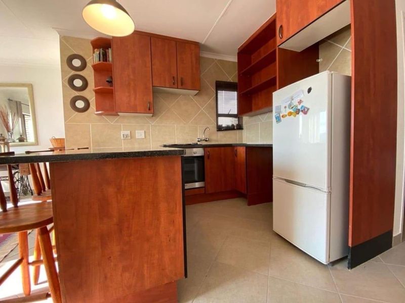 Modern Top-Floor Apartment with Stunning Sunset Views. - Photo 3