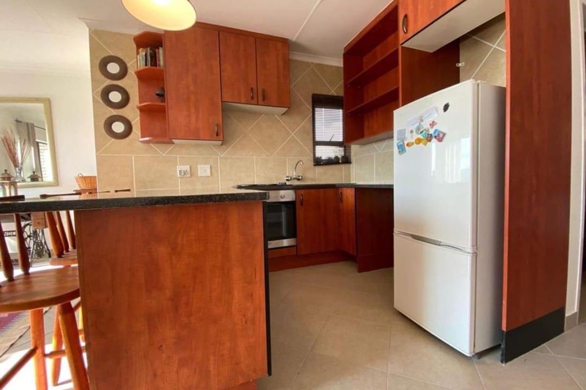 Modern Top-Floor Apartment with Stunning Sunset Views. - Photo 3