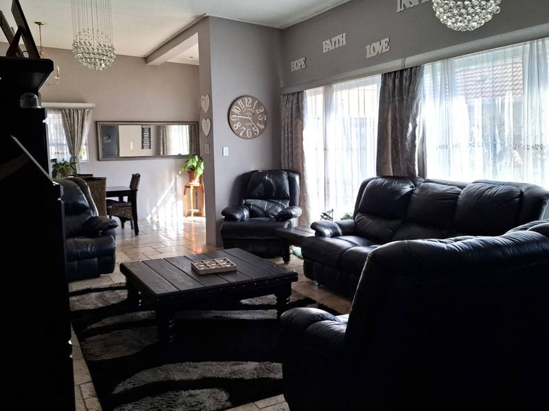 Low Maintenance Home in Central Brackenhurst - Photo 5