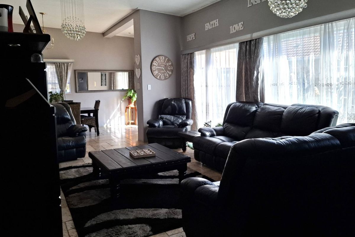 Low Maintenance Home in Central Brackenhurst - Photo 5