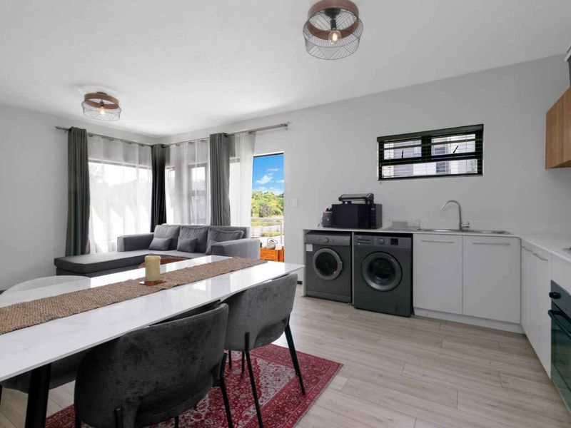 Immaculate 3 Bedroom, 2 Bathroom Apartment For Rent in Broadacres - Photo 3