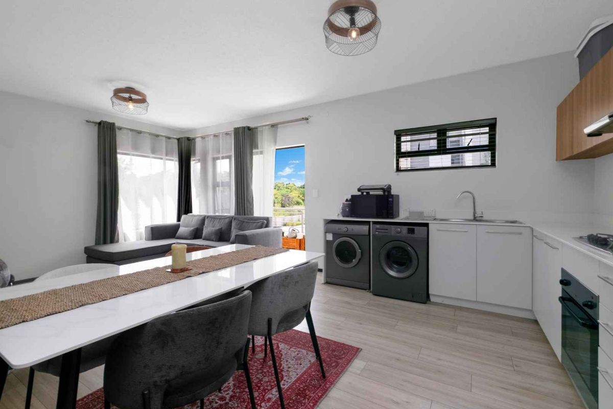 Immaculate 3 Bedroom, 2 Bathroom Apartment For Rent in Broadacres - Photo 3
