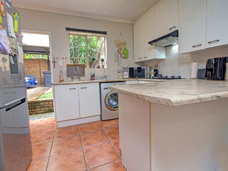 Perfect Blend of Style and Accessibility! - Photo 6